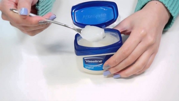 Sáp dưỡng ẩm Vaseline